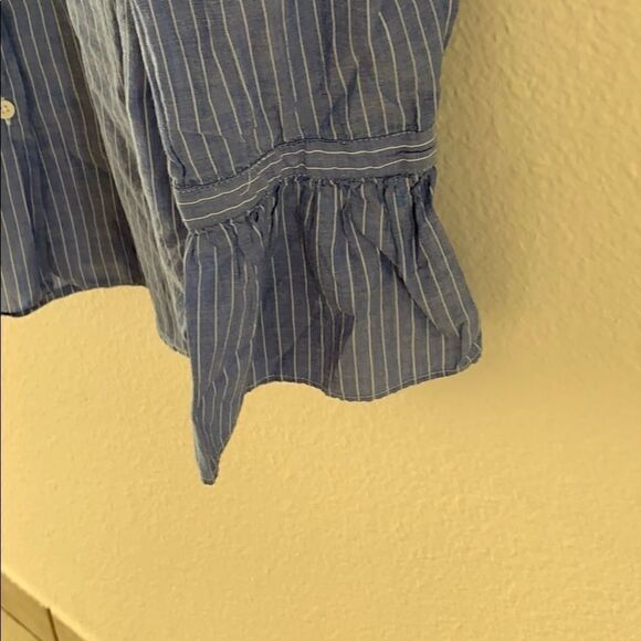 Blue button down with embroidered flowers - Picture 5 of 8